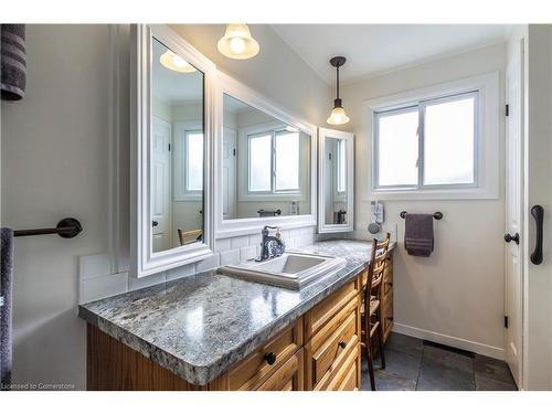 162 Parnell Road, St. Catharines, ON - Indoor Photo Showing Bathroom