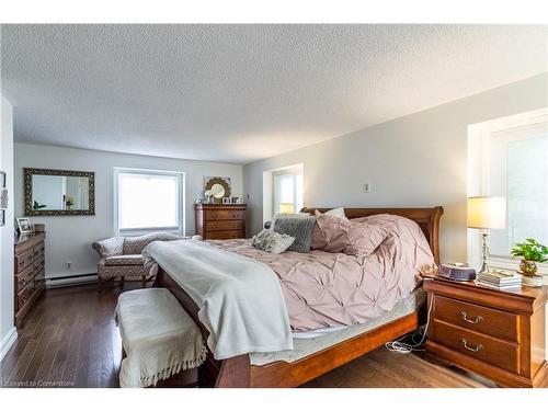 162 Parnell Road, St. Catharines, ON - Indoor Photo Showing Bedroom