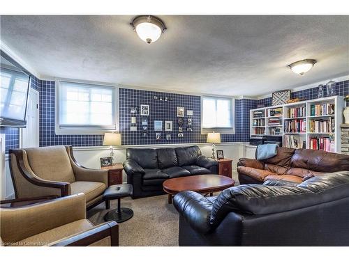 162 Parnell Road, St. Catharines, ON - Indoor Photo Showing Living Room