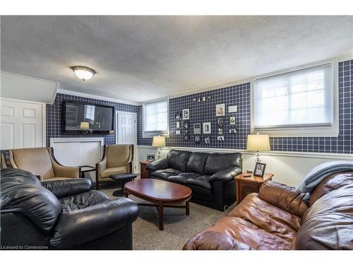 162 Parnell Road, St. Catharines, ON - Indoor Photo Showing Living Room