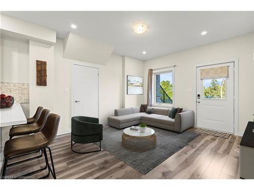 29-590 North Service Road, Stoney Creek, ON - Indoor Photo Showing Living Room