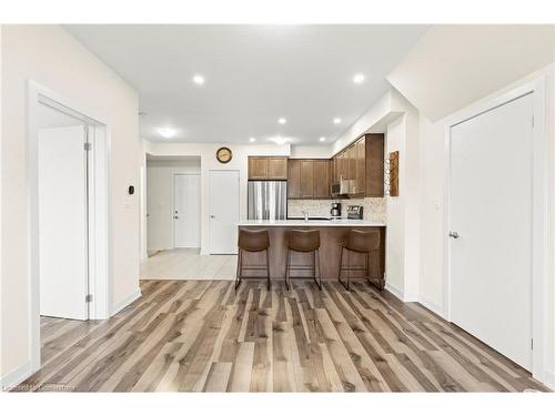 29-590 North Service Road, Stoney Creek, ON - Indoor Photo Showing Kitchen