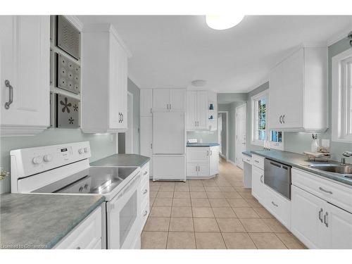 116 Greenbrier Drive, Waterloo, ON - Indoor Photo Showing Kitchen