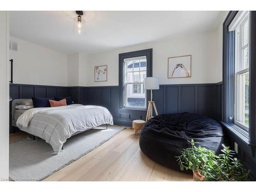 625 Hurd Avenue, Burlington, ON - Indoor Photo Showing Bedroom