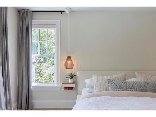 625 Hurd Avenue, Burlington, ON - Indoor Photo Showing Bedroom