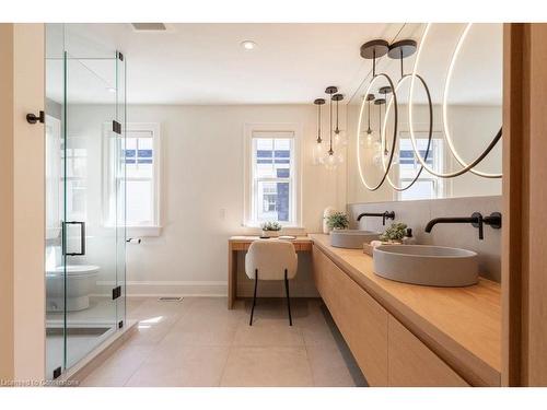 625 Hurd Avenue, Burlington, ON - Indoor Photo Showing Bathroom