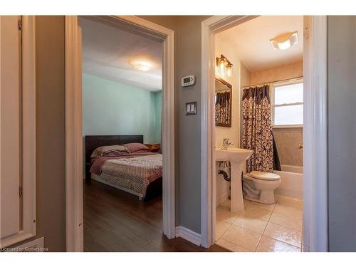 44 Sandalwood Avenue, Hamilton, ON - Indoor Photo Showing Bathroom