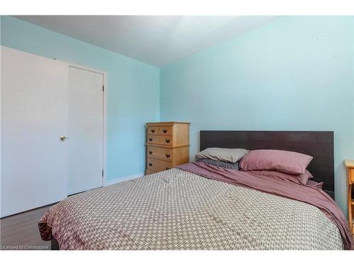 44 Sandalwood Avenue, Hamilton, ON - Indoor Photo Showing Bedroom