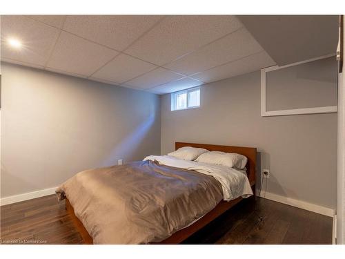 44 Sandalwood Avenue, Hamilton, ON - Indoor Photo Showing Bedroom