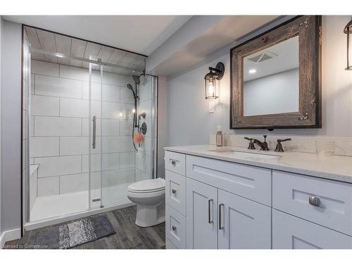 44 Sandalwood Avenue, Hamilton, ON - Indoor Photo Showing Bathroom