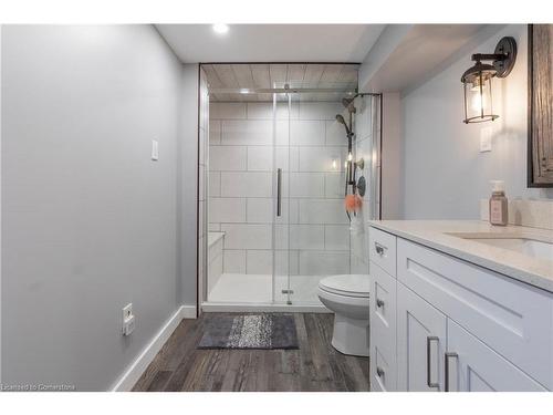 44 Sandalwood Avenue, Hamilton, ON - Indoor Photo Showing Bathroom