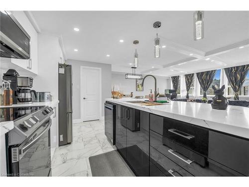 704-120 Duke Street, Hamilton, ON - Indoor Photo Showing Kitchen With Upgraded Kitchen