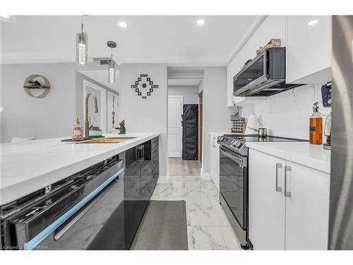 704-120 Duke Street, Hamilton, ON - Indoor Photo Showing Kitchen With Upgraded Kitchen