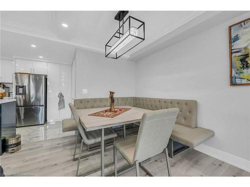 704-120 Duke Street, Hamilton, ON - Indoor Photo Showing Dining Room