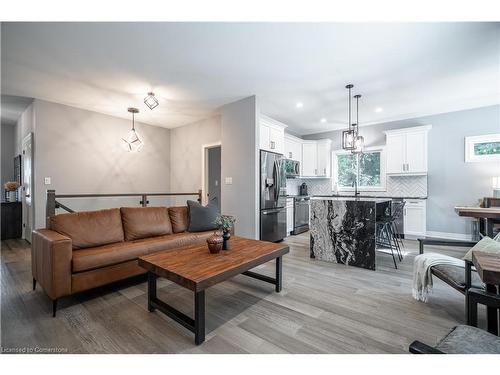 197 Pleasant Avenue N, Ridgeway, ON - Indoor Photo Showing Living Room