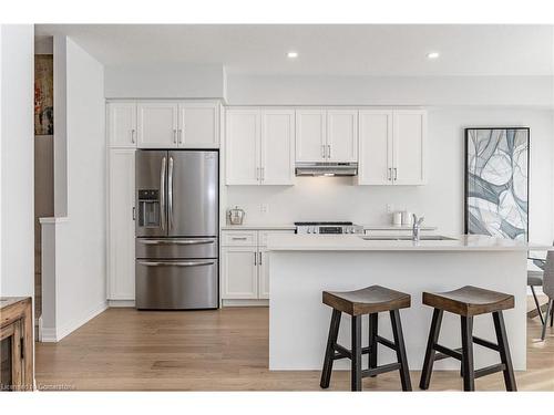 31 Bromley Drive, St. Catharines, ON - Indoor Photo Showing Kitchen With Upgraded Kitchen