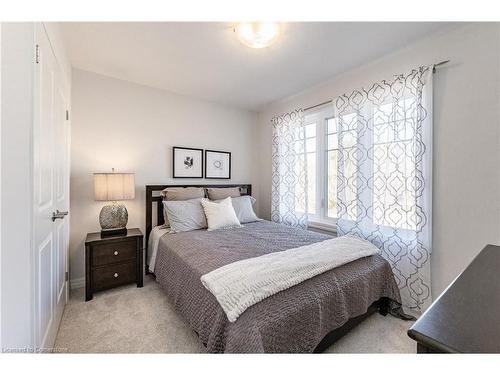 31 Bromley Drive, St. Catharines, ON - Indoor Photo Showing Bedroom