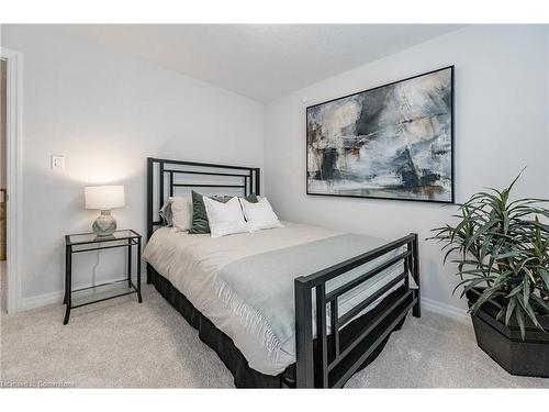 31 Bromley Drive, St. Catharines, ON - Indoor Photo Showing Bedroom