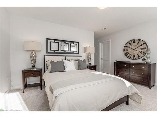 31 Bromley Drive, St. Catharines, ON - Indoor Photo Showing Bedroom