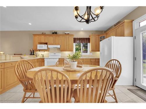 15 Forfar Street W, Caledonia, ON - Indoor Photo Showing Dining Room