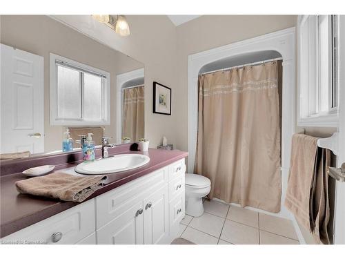 15 Forfar Street W, Caledonia, ON - Indoor Photo Showing Bathroom