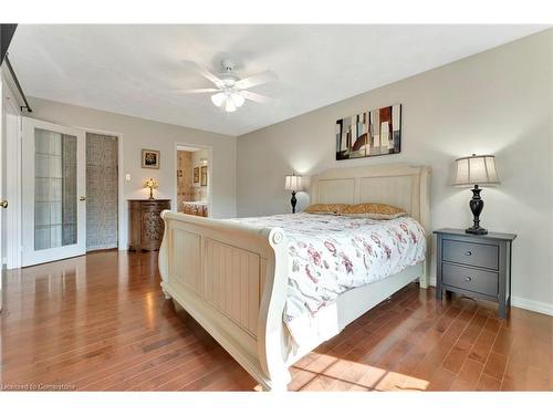 210 Bluebell Crescent, Ancaster, ON - Indoor Photo Showing Bedroom