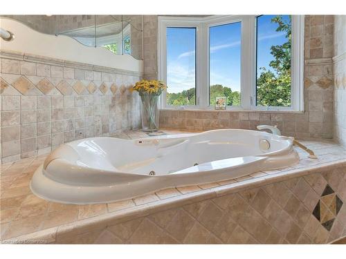 210 Bluebell Crescent, Ancaster, ON - Indoor Photo Showing Bathroom