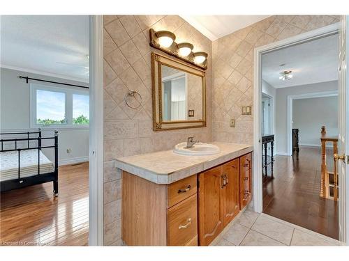 210 Bluebell Crescent, Ancaster, ON - Indoor Photo Showing Bathroom