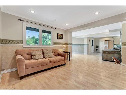 210 Bluebell Crescent, Ancaster, ON - Indoor Photo Showing Living Room