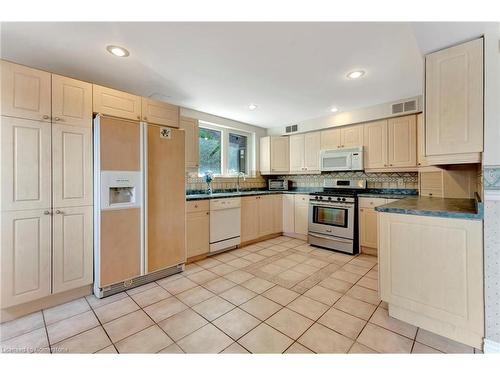 210 Bluebell Crescent, Ancaster, ON - Indoor Photo Showing Kitchen