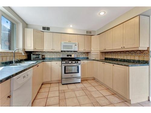 210 Bluebell Crescent, Ancaster, ON - Indoor Photo Showing Kitchen With Double Sink