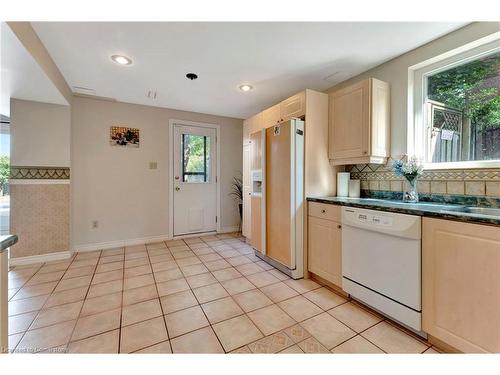 210 Bluebell Crescent, Ancaster, ON - Indoor Photo Showing Kitchen