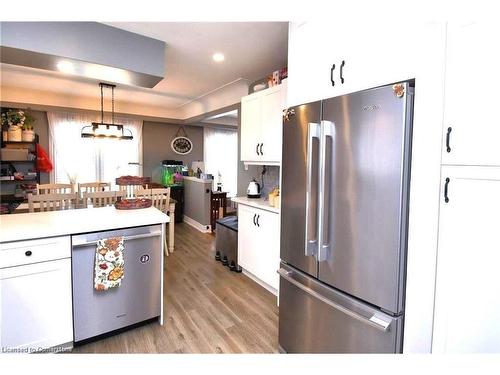 3 Pleasant Avenue, Hamilton, ON - Indoor Photo Showing Kitchen