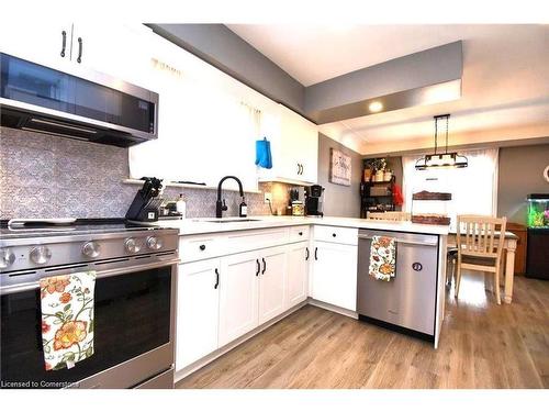 3 Pleasant Avenue, Hamilton, ON - Indoor Photo Showing Kitchen