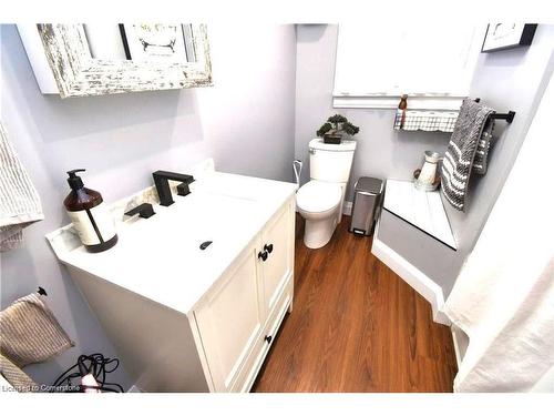 3 Pleasant Avenue, Hamilton, ON - Indoor Photo Showing Bathroom