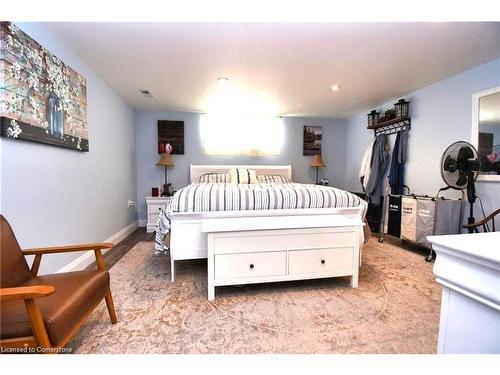 3 Pleasant Avenue, Hamilton, ON - Indoor Photo Showing Bedroom