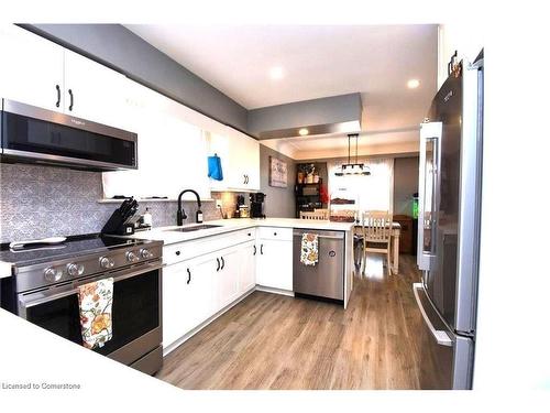 3 Pleasant Avenue, Hamilton, ON - Indoor Photo Showing Kitchen