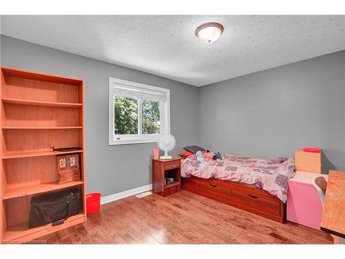 137 Winding Wood Crescent, Kitchener, ON - Indoor Photo Showing Bedroom