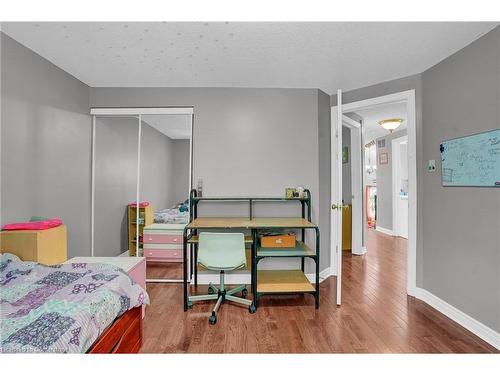 137 Winding Wood Crescent, Kitchener, ON - Indoor Photo Showing Bedroom