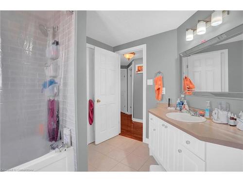 137 Winding Wood Crescent, Kitchener, ON - Indoor Photo Showing Bathroom