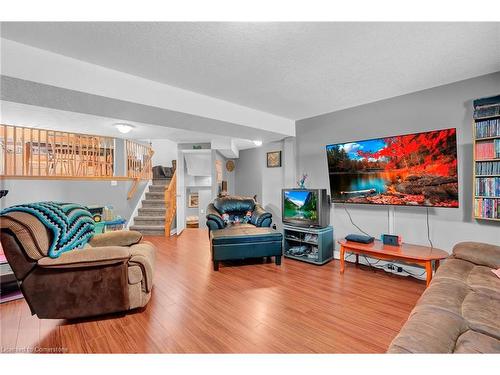 137 Winding Wood Crescent, Kitchener, ON - Indoor Photo Showing Living Room