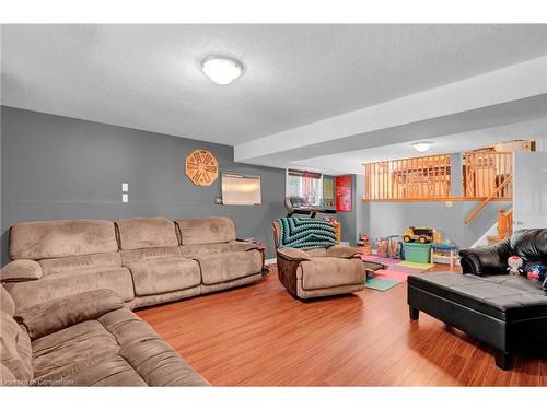 137 Winding Wood Crescent, Kitchener, ON - Indoor Photo Showing Living Room