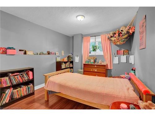 137 Winding Wood Crescent, Kitchener, ON - Indoor Photo Showing Bedroom