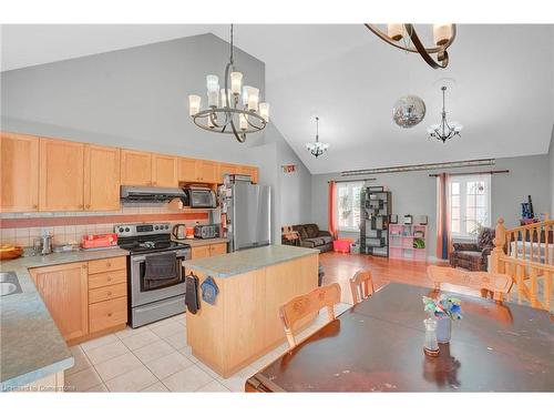 137 Winding Wood Crescent, Kitchener, ON - Indoor Photo Showing Kitchen With Double Sink