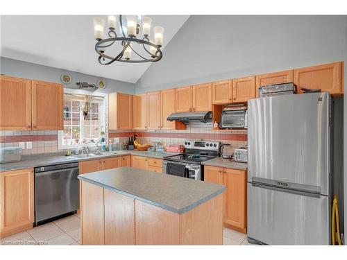 137 Winding Wood Crescent, Kitchener, ON - Indoor Photo Showing Kitchen