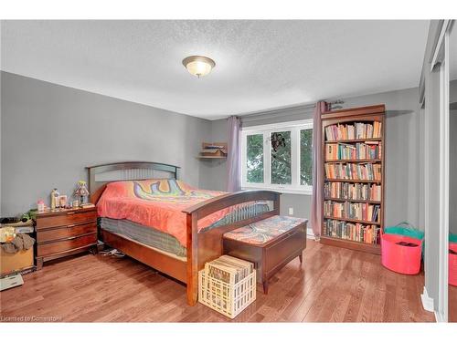 137 Winding Wood Crescent, Kitchener, ON - Indoor Photo Showing Bedroom