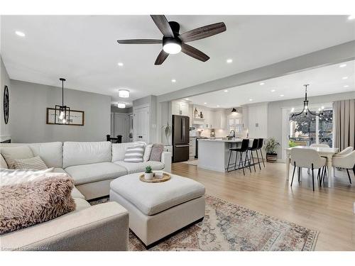 2375 Gillingham Drive, Burlington, ON - Indoor Photo Showing Living Room