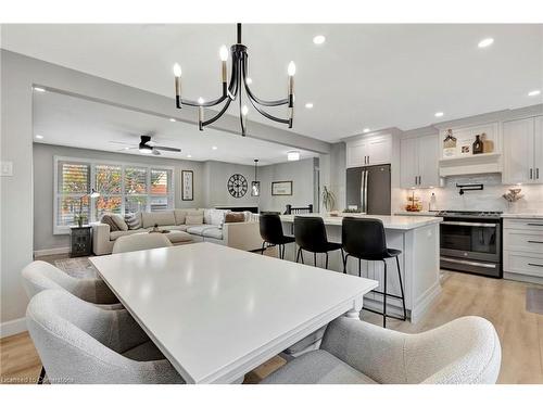 2375 Gillingham Drive, Burlington, ON - Indoor Photo Showing Kitchen With Upgraded Kitchen