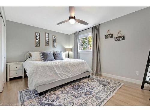 2375 Gillingham Drive, Burlington, ON - Indoor Photo Showing Bedroom