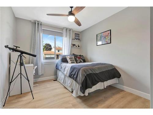 2375 Gillingham Drive, Burlington, ON - Indoor Photo Showing Bedroom